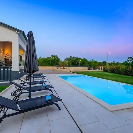 Ariem By Istrialux Villa *